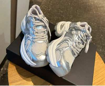 Women's Round Toe Lace-Up Sneakers