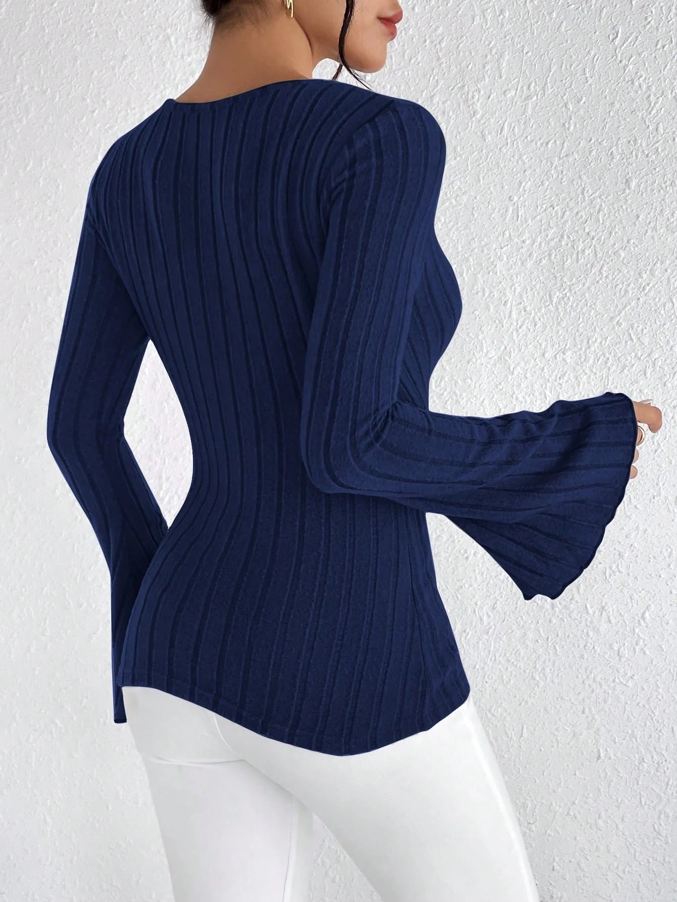 Women's Classic V-Neck Long Sleeve Fitted Top